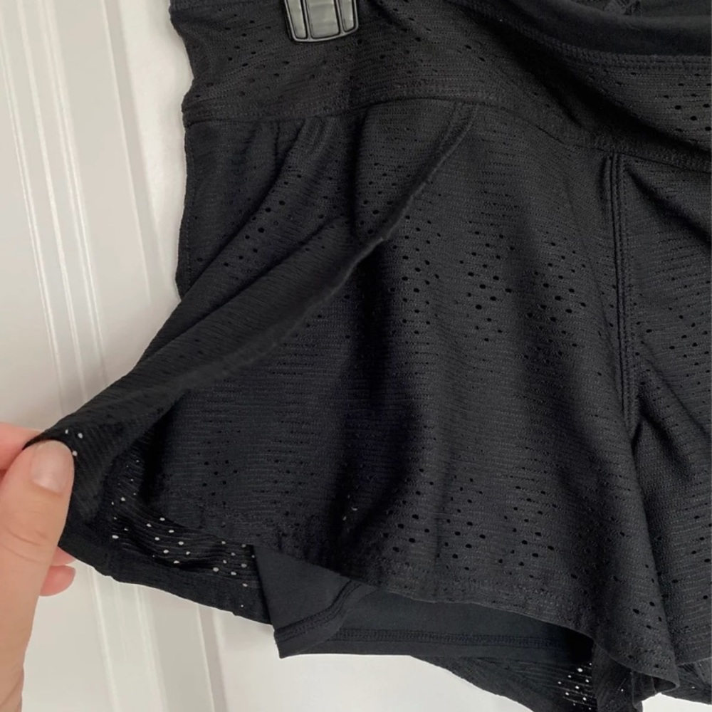 *sold on merc* Lululemon hotty hot shorts dupe